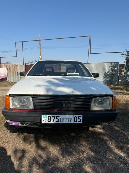 Ауди 100 на ходу