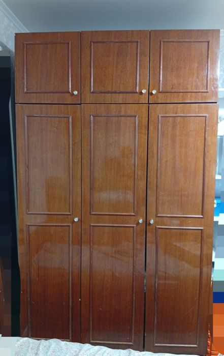 Продам  шифоньер  трёх дверчатый с антоисолью