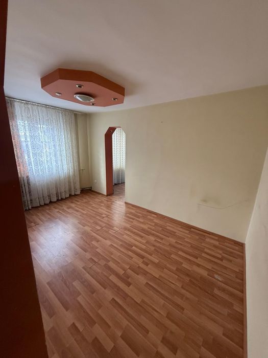 Vand apartament 2 camere Stefanesti
