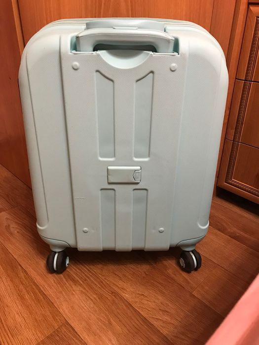 Продам Чемодан для поездок