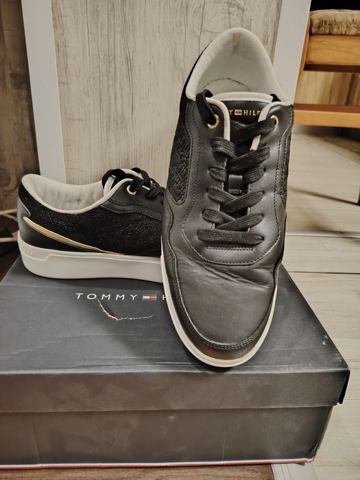 Дамски кецове Tommy Hilfiger