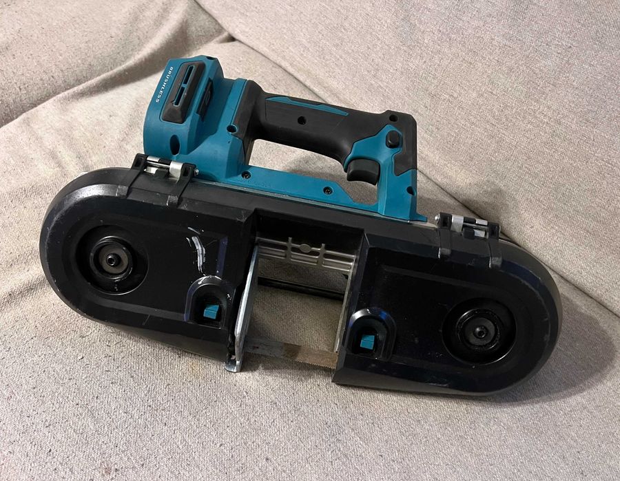 Fierastrau cu banda Makita DPB183 18V LXT profesional