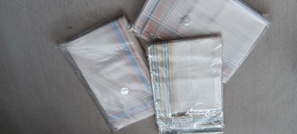 Продавам носни кърпи мъжки от 1987 година