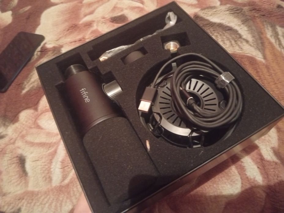 Продаю микрофон fifine k658