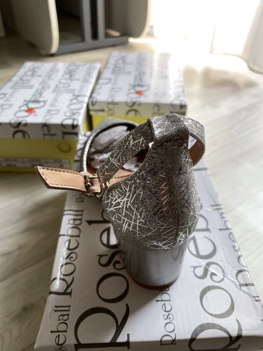 Новые босоножи для девочки