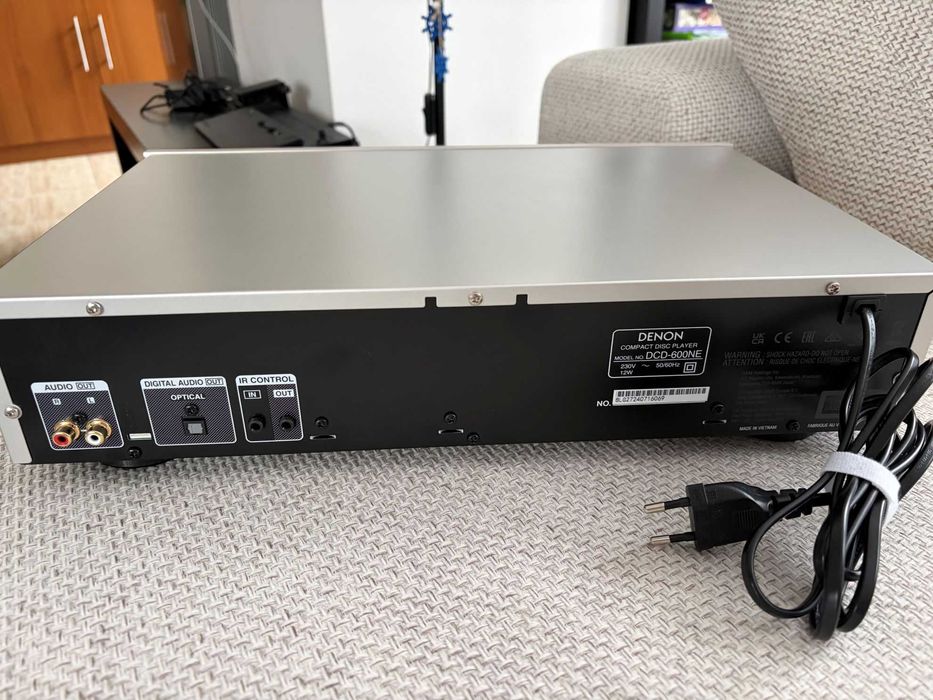 Продавам CD DENON DCD-600NE като нов