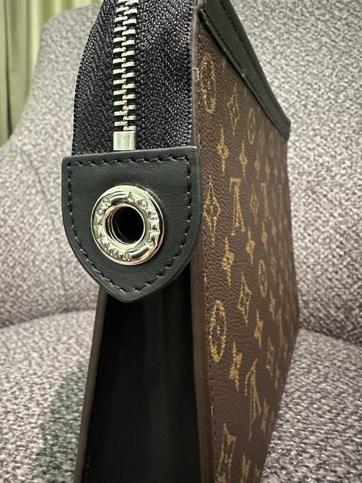 КАТО ЧИСТО НОВ Louis Vuitton Clutch