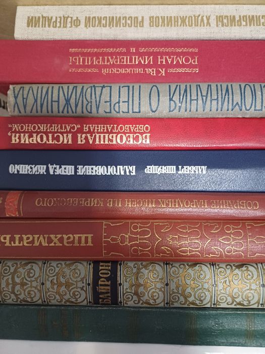 Книги разного жанра,и формата.