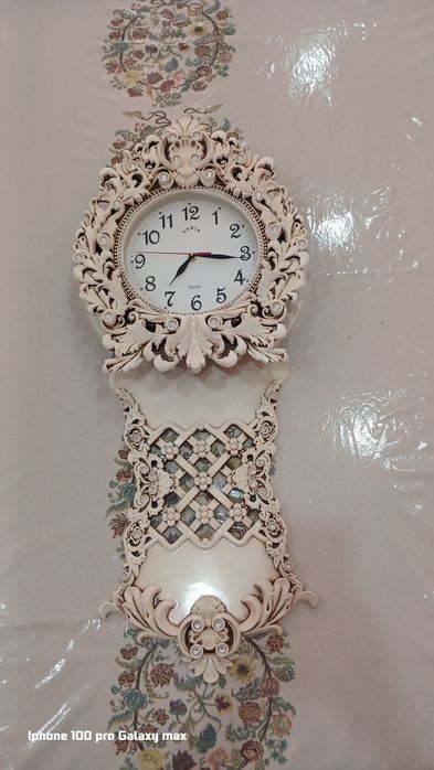 Продаётся часы почти новые не использовали работает хорошо