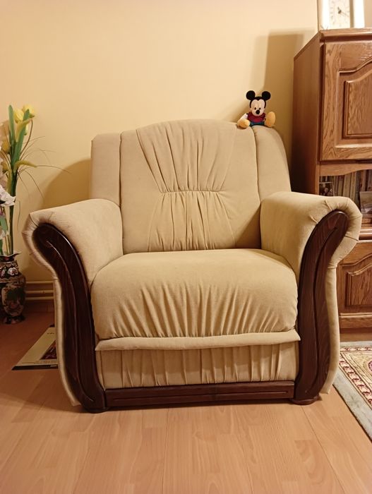 Canapea 3 locuri cu doua fotolii nouă,