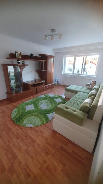Închiriez Apartament