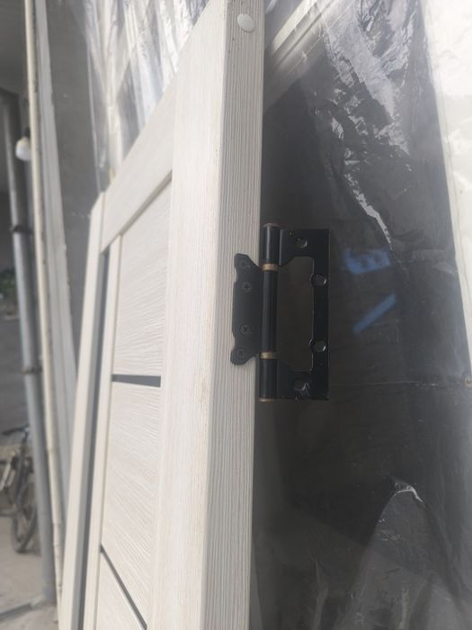 Eshik sotiladi rasiski 2 ta bor