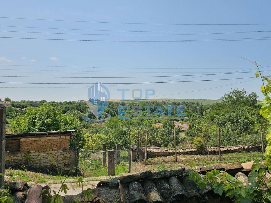 Здрава тухлена къща с три спални в село Копривец, област Русе