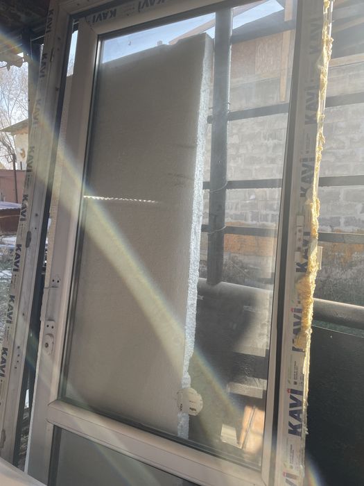 Пластиковая дверь