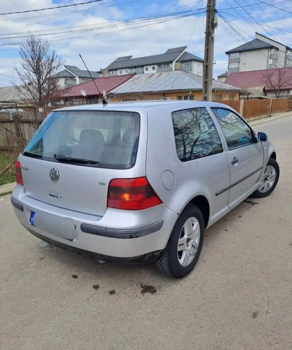 De vânzare golf 4 motor 1.6 benzina an fabricație 2002 mașina se află într-o stare foarte bună acte la zii fiscal pe loc A.C funcțional geamuri electr
