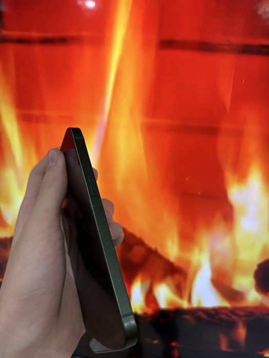 Продам  айфон 13