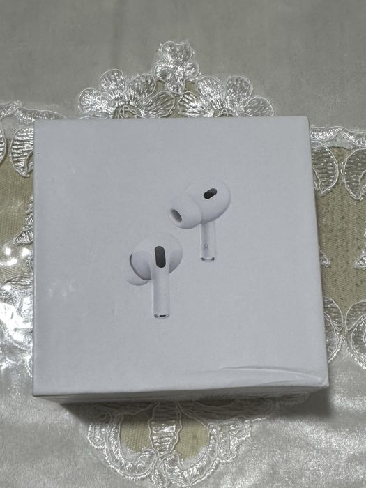 AirPods 2 pro; Adapter