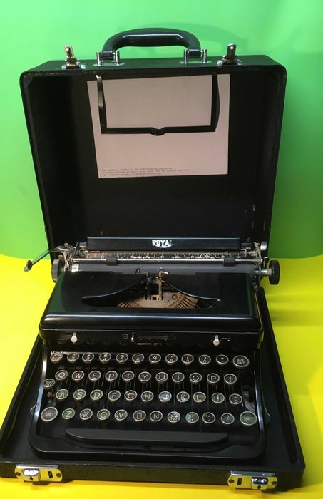 Винтидж пишеща машина Royal Portable Модел O 1934 г. Работеща !