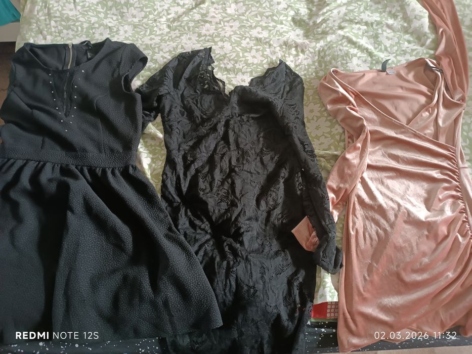 Продаю платья 3 шт. 42-44 р