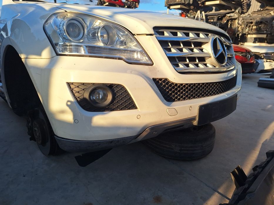Предна броня Mercedes ML W164 / Мерцедес МЛ 2010г.