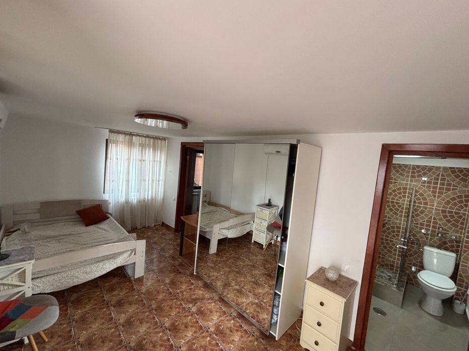 Inchiriere garsoniera zona Decebal la curte