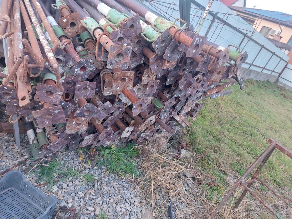 Popi metalici de vanzare :230 popi 25 teuri 5 popi mici boiandrugi .