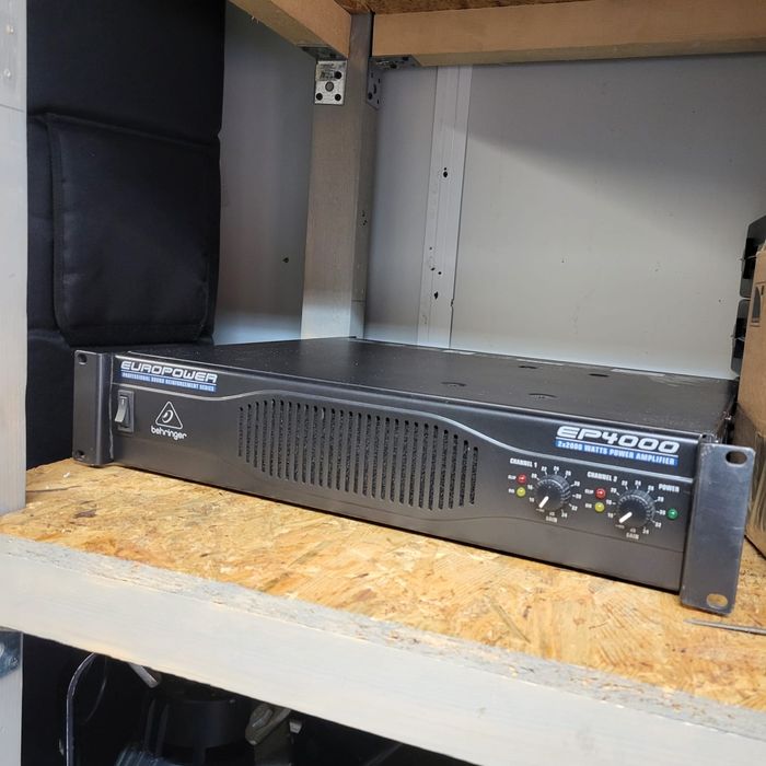 Amplificator Behringer