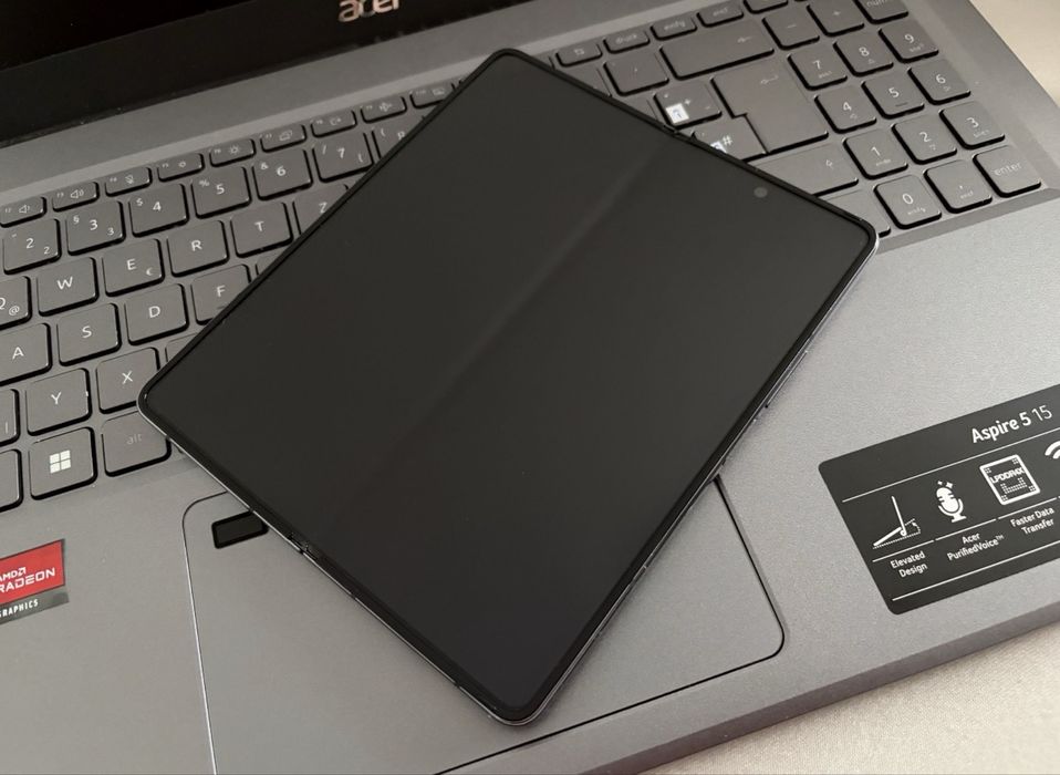 Samsung Fold 4 de 256 GB si 12 RAM