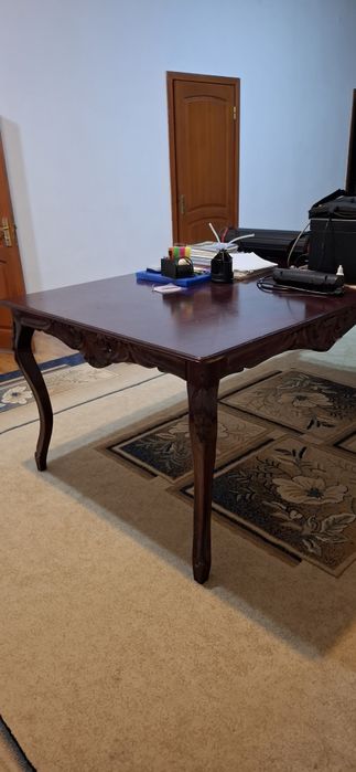 Стол для гостиной