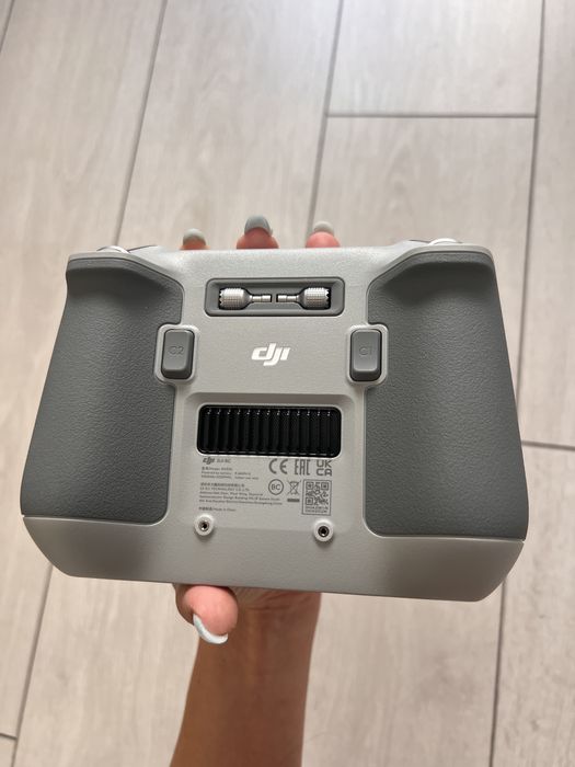 Dronă DJI Mini 3 + Smart Controller cu Display