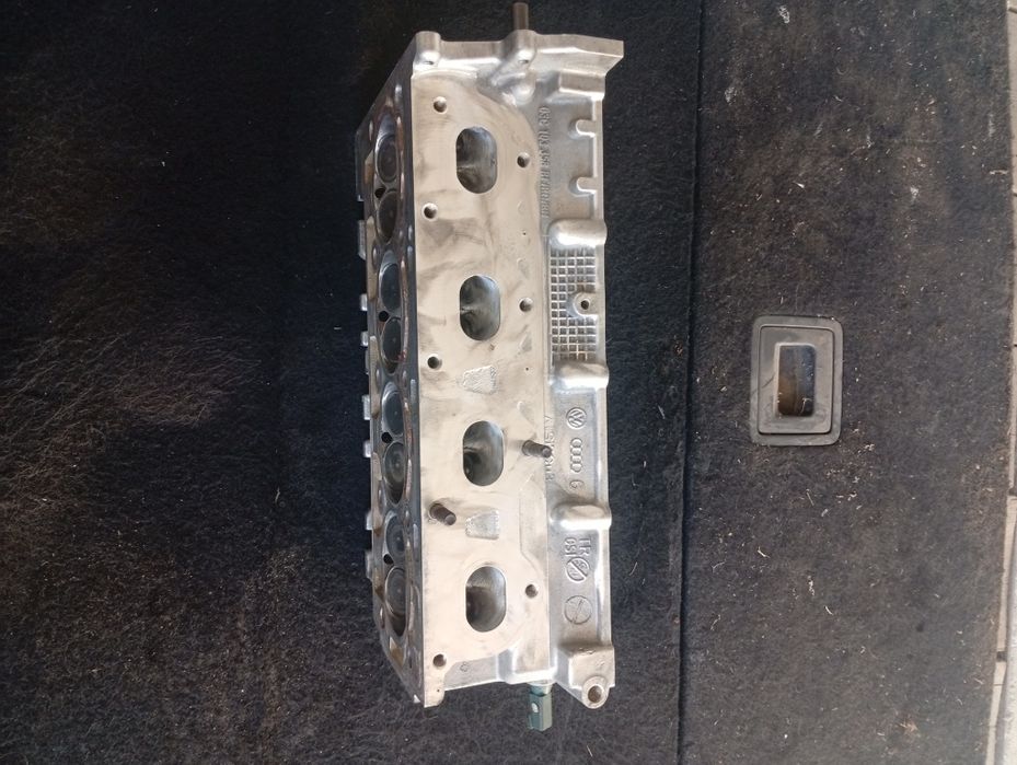 Глава за Vw touran 2013г 150кс ecofuel  и други части за двигателя