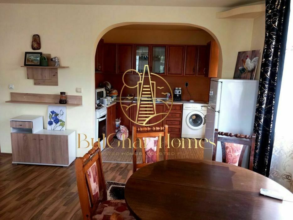 Дава се под наем Тристаен апартамент в Варна, Бриз - 100 кв.м за 561 € - Снимка #1