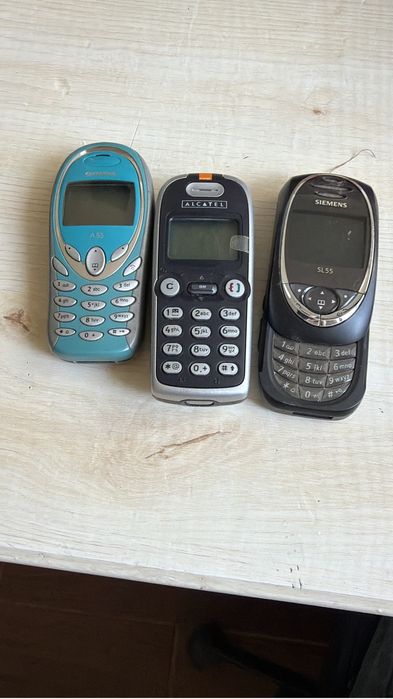 Vand telefoane vechi