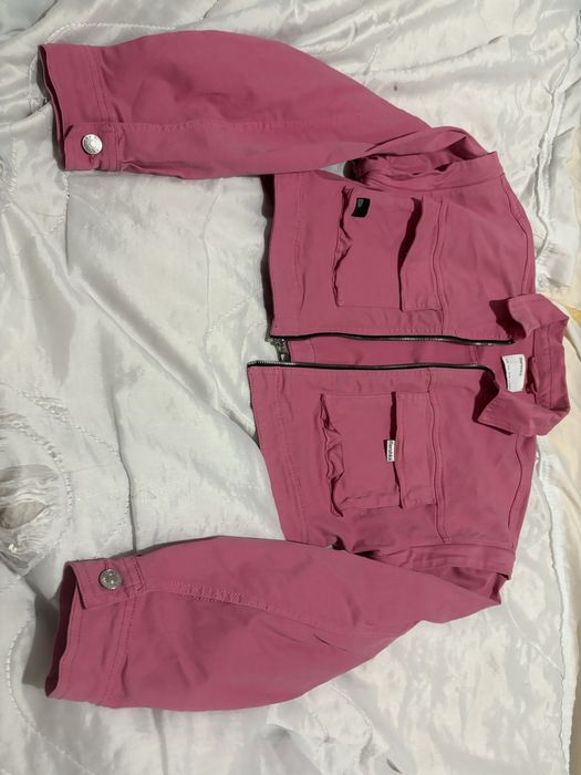 розово пролетно късо яке от bershka