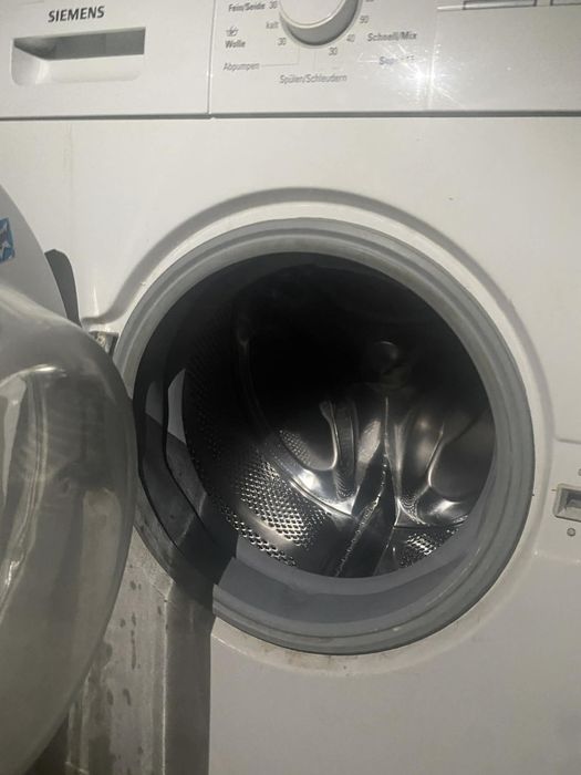 Vând mașina de spălat 7 kg