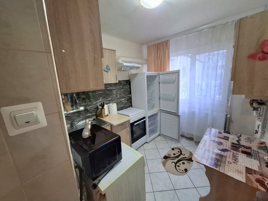 Vand apartament decomandat