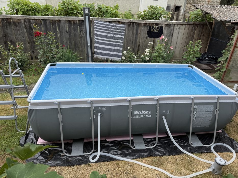 Vând piscină BESTWAY! Folosita 2 saptamani!