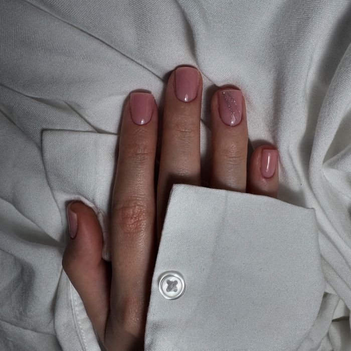 Ofer servicii de manichiura si pedichiura!