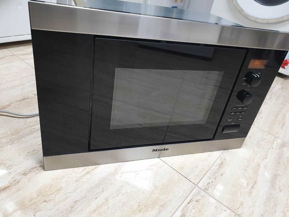 17L - 600мм - Miele M8160 Микровълнова Фурна за Вграждане