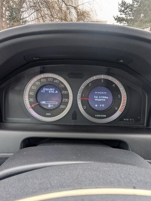 Volvo XC60 D5 manual (12.2010)