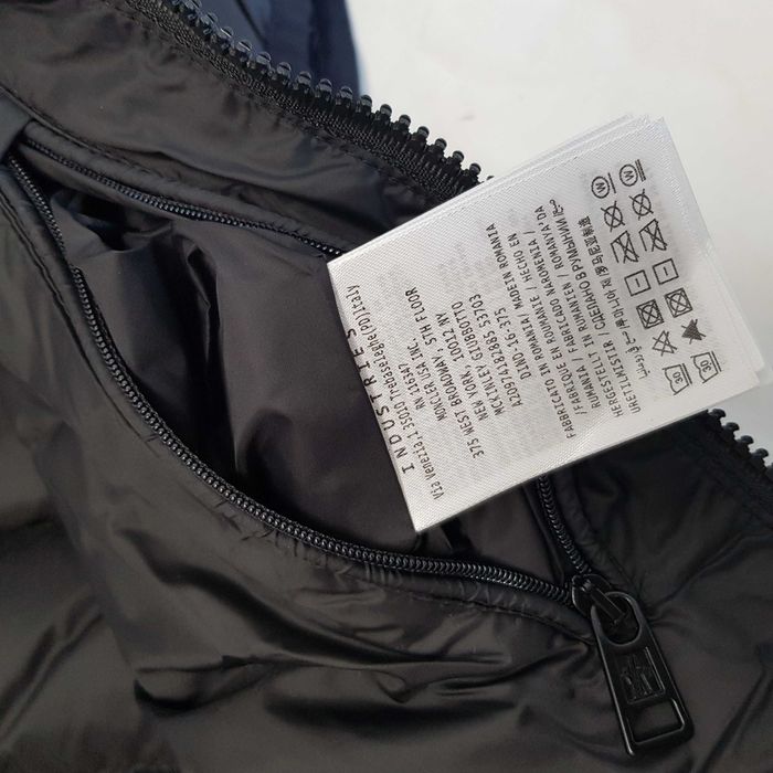 Vesta usoara M o n c l e r  / cu puf de gasca M- oferta !