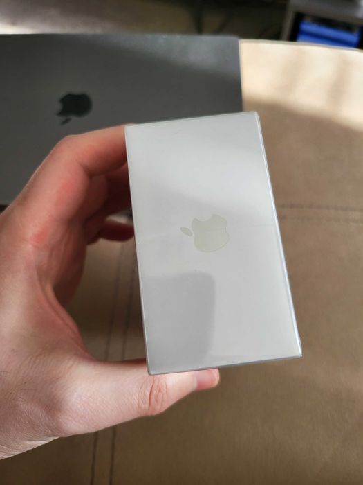 Iphone 8 silver 64GB нов, фабрично запечатан, рядък