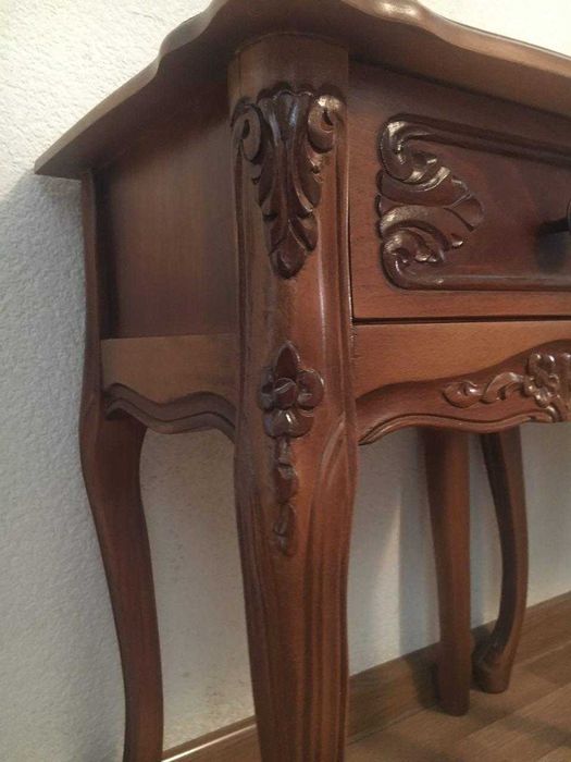 Консоль и две тумбочки