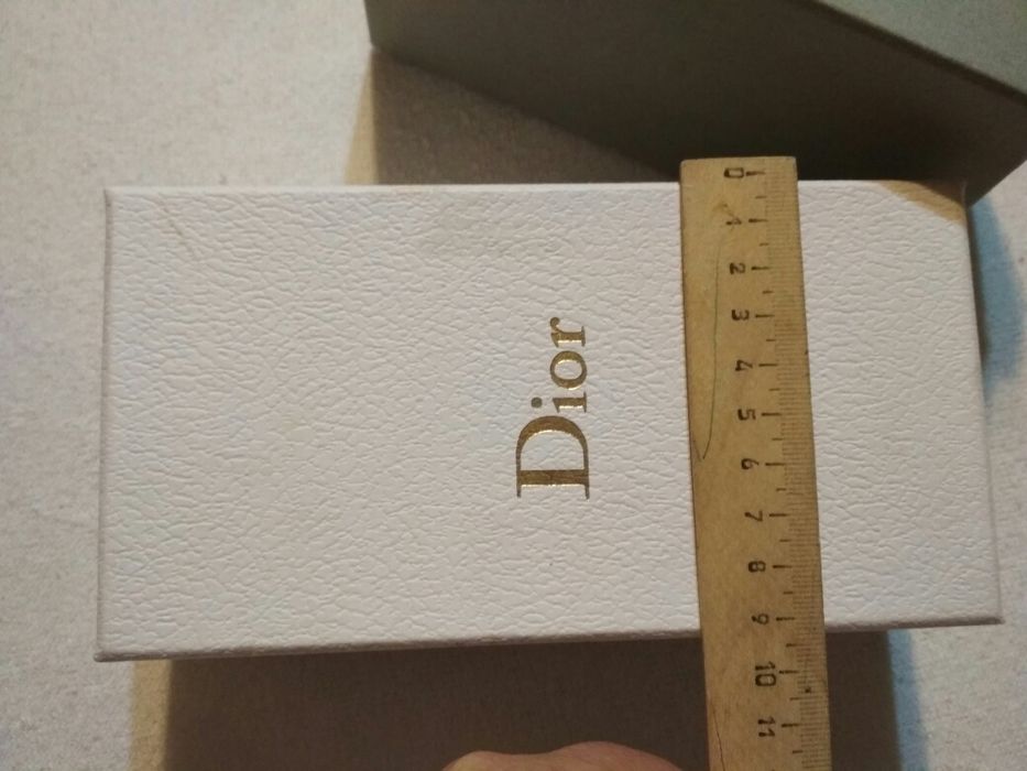 Две компактные коробочки Dior от очков