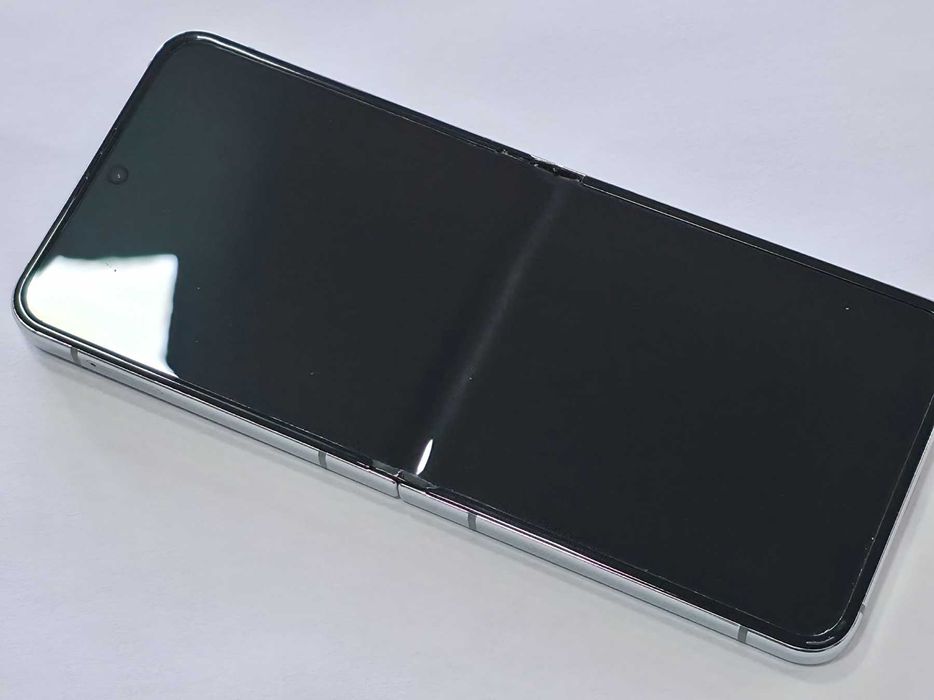 Samsung Galaxy Z Flip5 5G 256GB 8GB RAM Dual