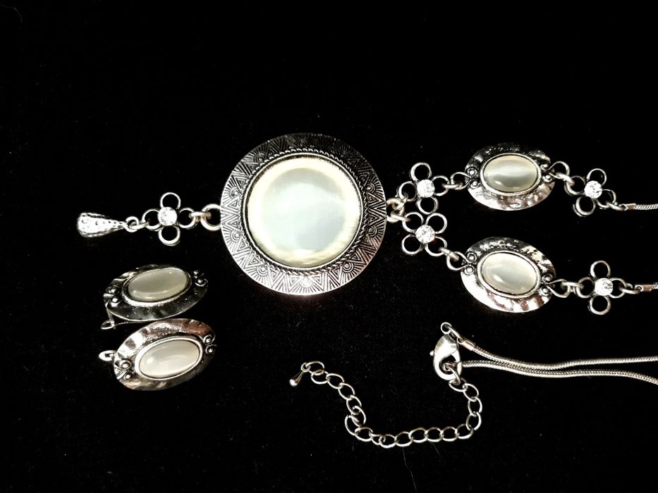 Колье и сережки комплект