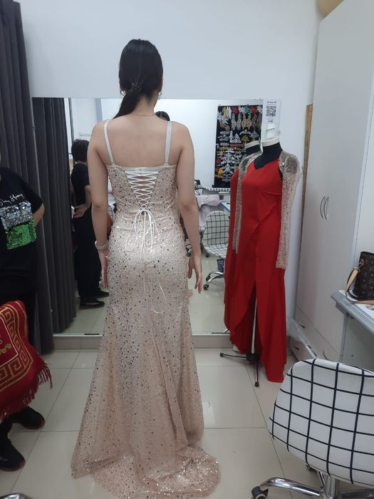 Продам платье шикарное