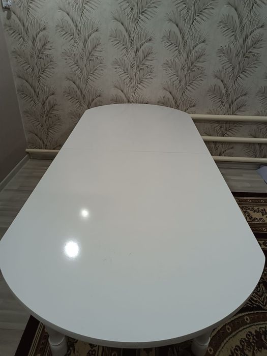 Продам стол в гостиную