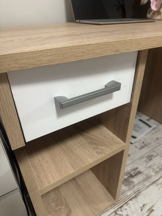 Бюро - тоалеетка.