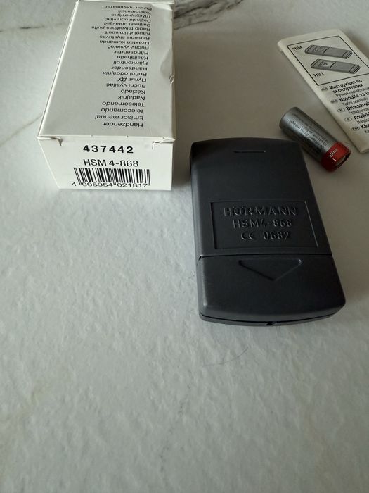 Продавам дистанционно за гаражна врата Hörmann HSM4-868